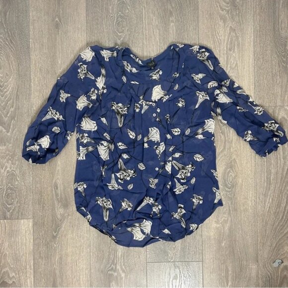 Aritzia Babaton Floral Blouse 3/4 length sleeve top buttons Purple Size Medium - Picture 8 of 16